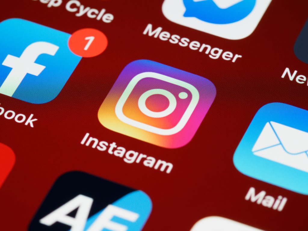 Comment inciter vos abonnés à vous envoyer des messages privés sur vos réseaux sociaux 